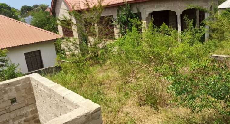 KIWANJA CHENYE MSINGI, SQM.500, KINAUZWA NA BANK