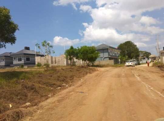 KIWANJA CHENYE MSINGI, SQM.500, KINAUZWA NA BANK