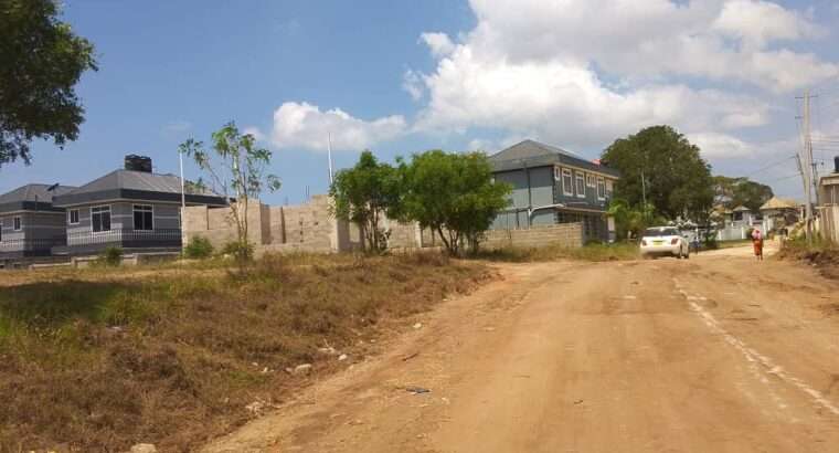 KIWANJA CHENYE MSINGI, SQM.500, KINAUZWA NA BANK