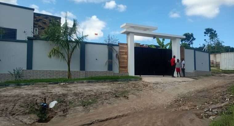 NYUMBA MPYA YA KISASA, VYUMBA VITATU (3) MADALE.