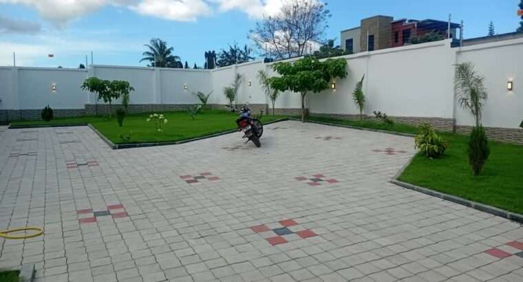 NYUMBA MPYA YA KISASA, VYUMBA VITATU (3) MADALE.