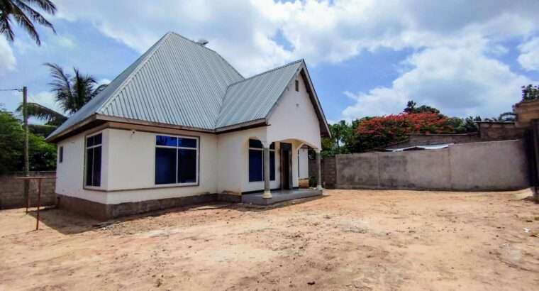 NYUMBA YENYE VYUMBA VITATU (3) PUGU KONA.