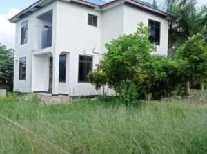 GHOROFA YA VYUMBA VITATU (3) KIBAMBA-SHULE.