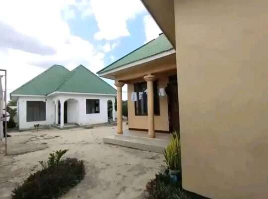 NYUMBA-TATU PAMOJA, MAJOHE-VIWEGE/GONGOLAMBOTO.