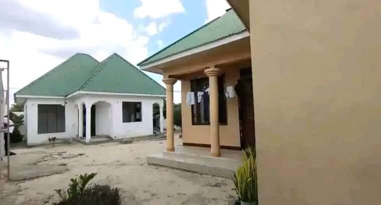 NYUMBA-TATU PAMOJA, MAJOHE-VIWEGE/GONGOLAMBOTO.