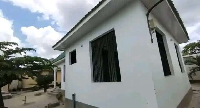 NYUMBA-TATU PAMOJA, MAJOHE-VIWEGE/GONGOLAMBOTO.