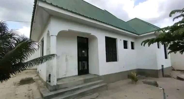 NYUMBA-TATU PAMOJA, MAJOHE-VIWEGE/GONGOLAMBOTO.