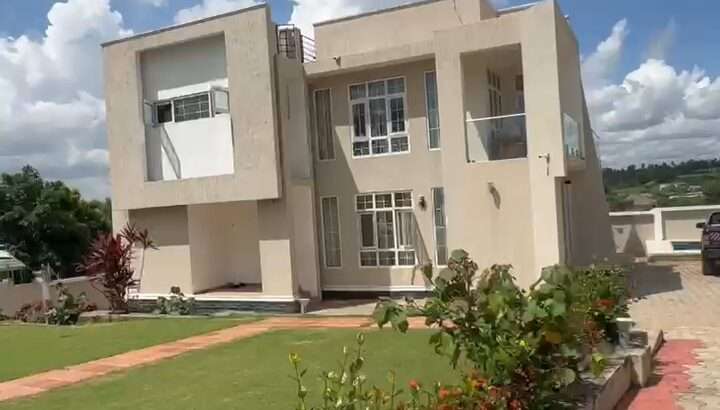 5 BDRM EXQUISITE POOL-HOME AT MADALE-MIVUMONI.