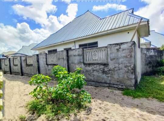 NYUMBA YA VYUMBA 3, KIVULE FREMU 10