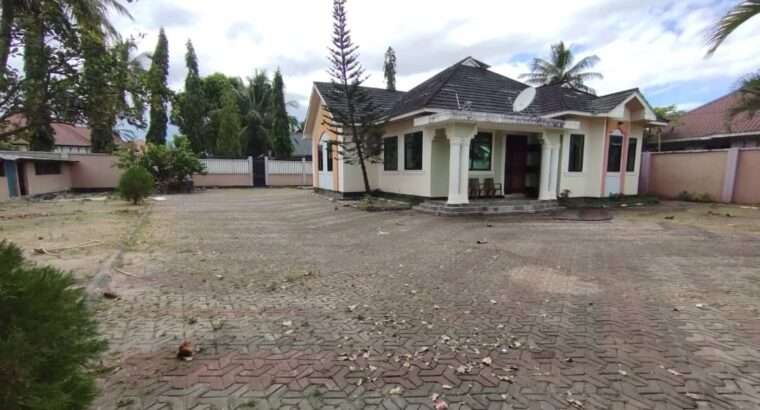 NYUMBA IMESHUSHWA BEI, KIVULE FREMU KUMI.