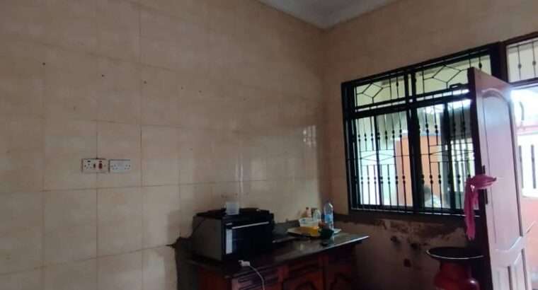 NYUMBA IMESHUSHWA BEI, KIVULE FREMU KUMI.