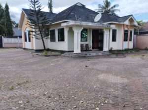 NYUMBA IMESHUSHWA BEI, KIVULE FREMU KUMI.