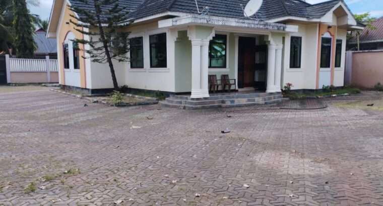 NYUMBA IMESHUSHWA BEI, KIVULE FREMU KUMI.