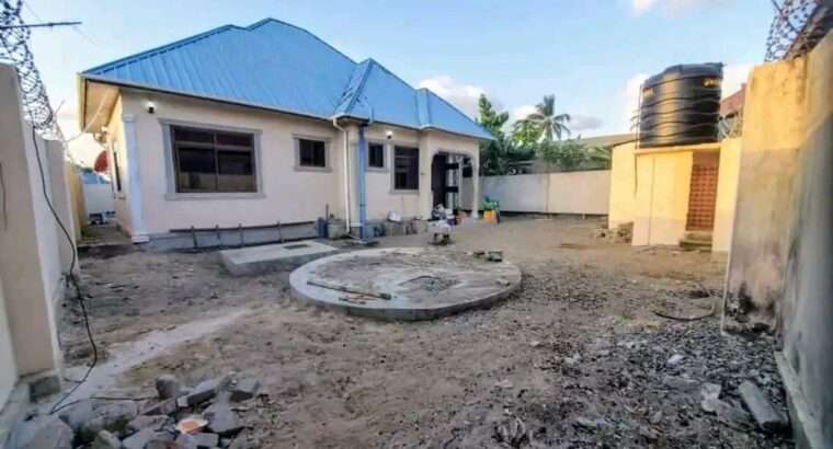 NYUMBA YENYE VYUMBA VITATU (3) KIVULE FREMU KUMI