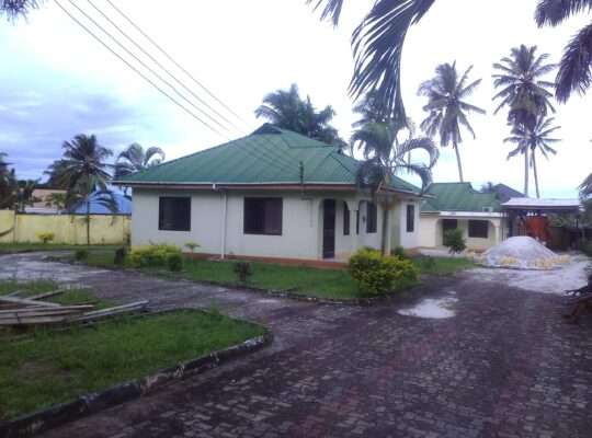 NYUMBA MBILI/MADUKA 3, KIWANJA SQM.2,000, PUGU