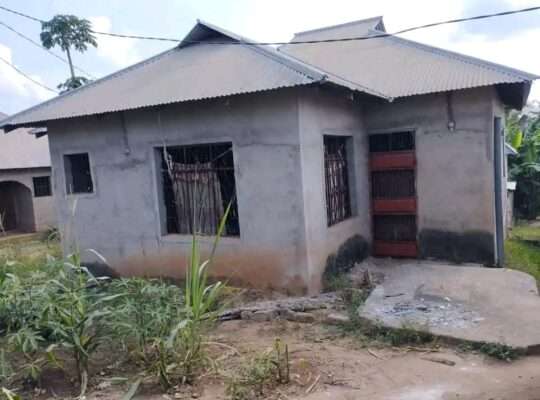 NYUMBA YENYE VYUMBA VITATU (3) MBONDOLE/MSONGOLA