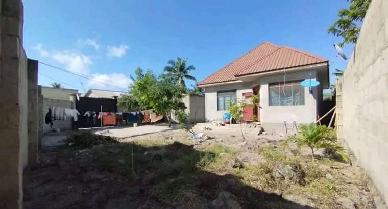 NYUMBA-2 KWENYE KIWANJA KIMOJA, KIVULE/MNARANI