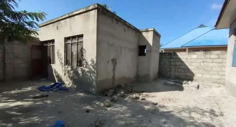 NYUMBA-2 KWENYE KIWANJA KIMOJA, KIVULE/MNARANI