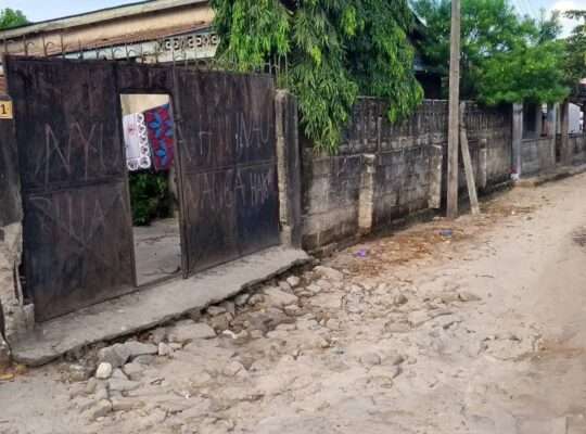 VYUMBA 8, INAUZWA NA BANK, GONGOLAMBOTO.