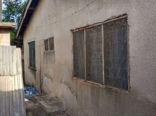 VYUMBA 8, INAUZWA NA BANK, GONGOLAMBOTO.