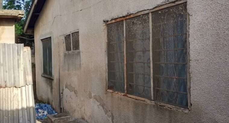 VYUMBA 8, INAUZWA NA BANK, GONGOLAMBOTO.