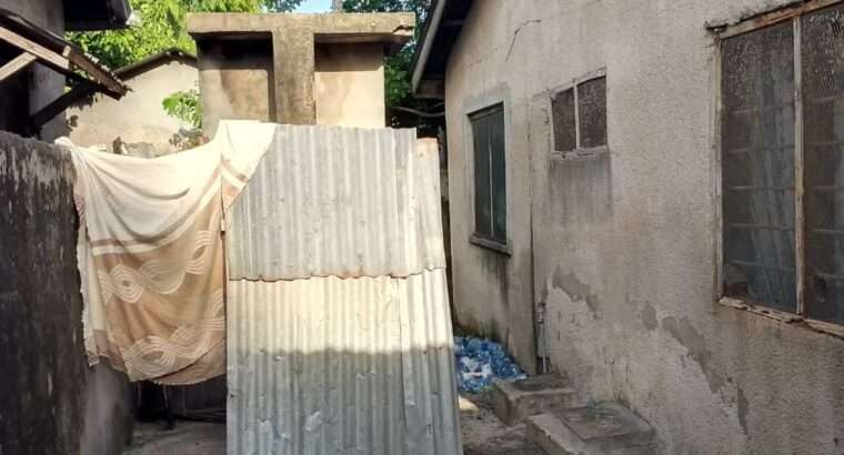 VYUMBA 8, INAUZWA NA BANK, GONGOLAMBOTO.