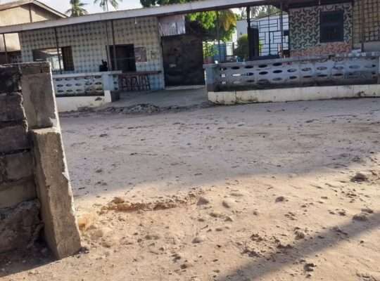 VYUMBA 8, INAUZWA NA BANK, GONGOLAMBOTO.