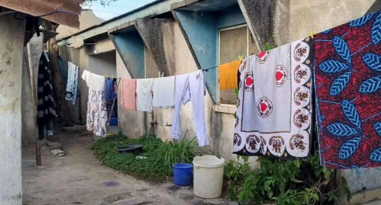 VYUMBA 8, INAUZWA NA BANK, GONGOLAMBOTO.