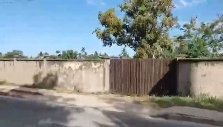 3 ACRES FENCED STRATEGIC YARD, GONGOLAMBOTO