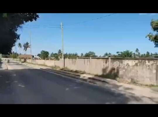 3 ACRES FENCED STRATEGIC YARD, GONGOLAMBOTO