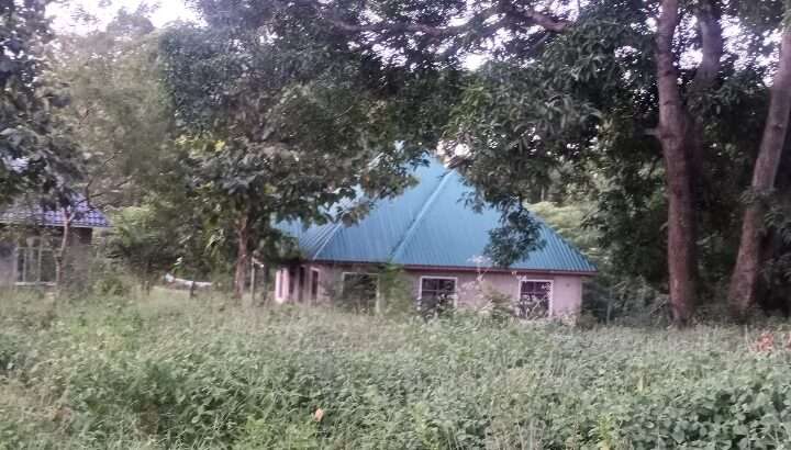 KIWANJA KIZURI JIARANI NA LAMI,KILUVYA KWA-KOMBA