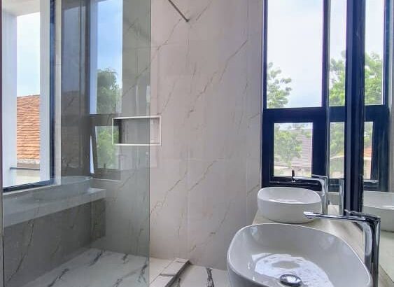 8 BDR LUXURIOUS VILLA, $ 1.8 MIL. AT OYSTERBAY