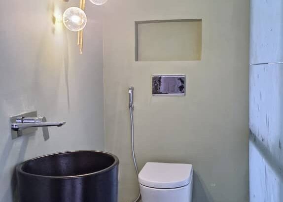 8 BDR LUXURIOUS VILLA, $ 1.8 MIL. AT OYSTERBAY