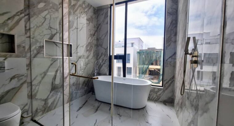 8 BDR LUXURIOUS VILLA, $ 1.8 MIL. AT OYSTERBAY