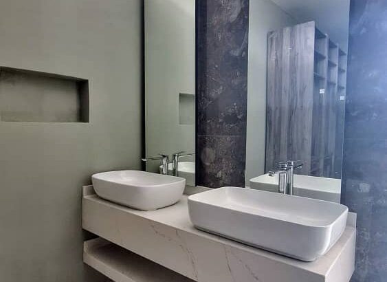 8 BDR LUXURIOUS VILLA, $ 1.8 MIL. AT OYSTERBAY