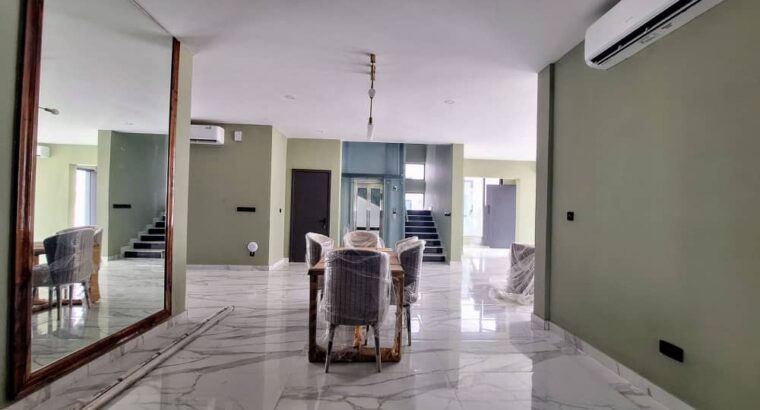 8 BDR LUXURIOUS VILLA, $ 1.8 MIL. AT OYSTERBAY