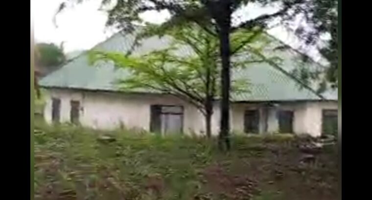 MAJENGO YA SHULE/EKARI 3,TSHS.1.5 BIL,KIBAHA.