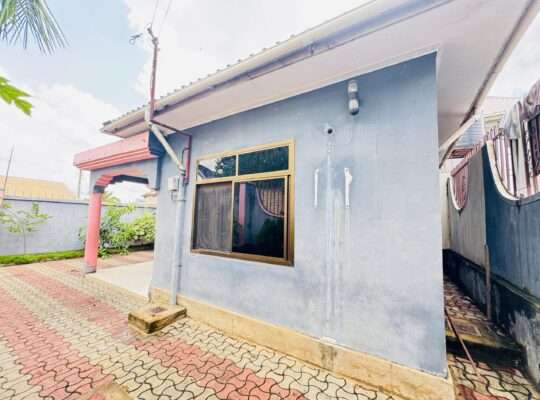 NYUMBA VYUMBA 3 YENYE HATI,TSHS.115 MIL,MAKONGO