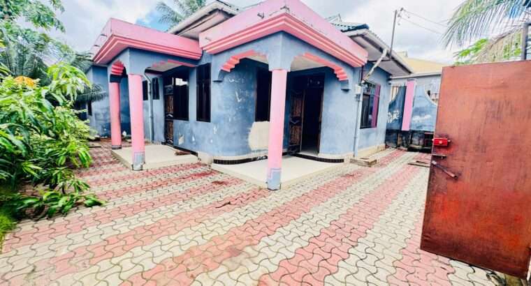 NYUMBA VYUMBA 3 YENYE HATI,TSHS.115 MIL,MAKONGO