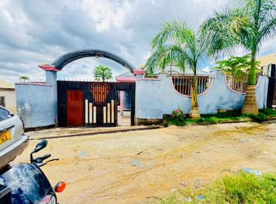 NYUMBA VYUMBA 3 YENYE HATI,TSHS.115 MIL,MAKONGO