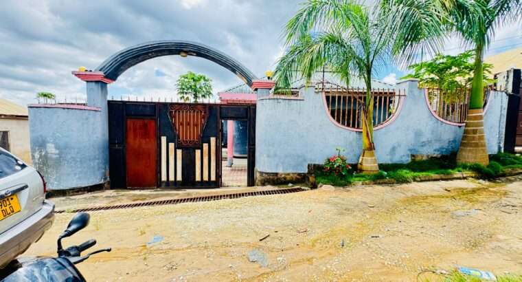 NYUMBA VYUMBA 3 YENYE HATI,TSHS.115 MIL,MAKONGO