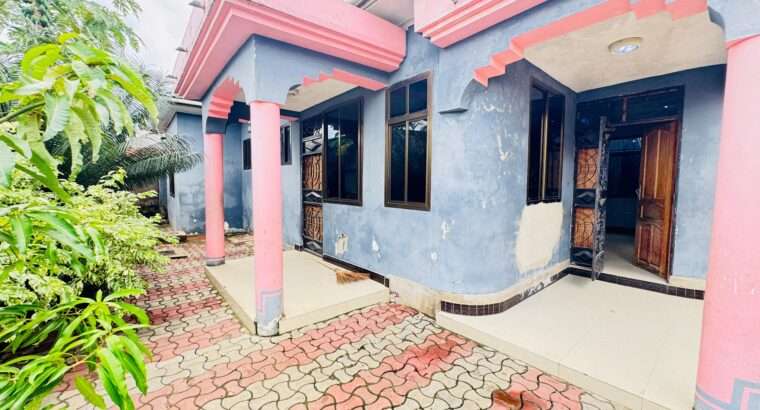 NYUMBA VYUMBA 3 YENYE HATI,TSHS.115 MIL,MAKONGO