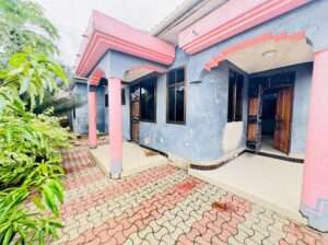 NYUMBA VYUMBA 3 YENYE HATI,TSHS.115 MIL,MAKONGO