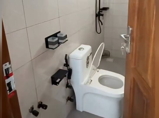APARTMENT MPYA, VYUMBA 3,TSHS.1.5 MILIONI, SINZA
