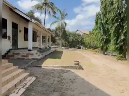 KIWANJA EKARI 2,TSHS.900 MIL,LUGURUNI/MBEZI.