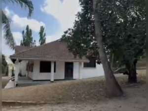 KIWANJA EKARI 2,TSHS.900 MIL,LUGURUNI/MBEZI.
