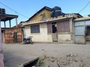 NYUMBA MBILI ZINAUZWA NA BANK, MANZESE UZURI.