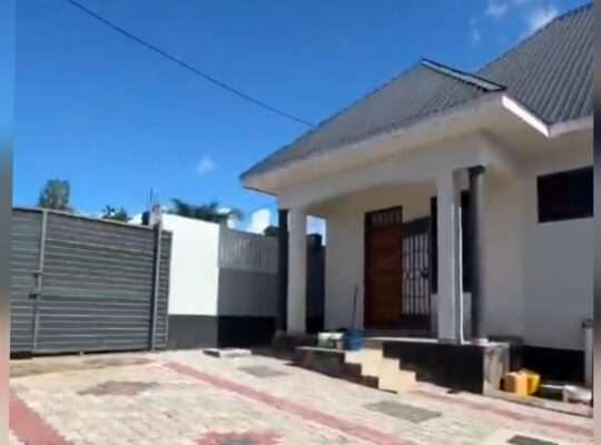 NYUMBA MBILI PAMOJA, TZS.160 MIL, GOBA KULANGWA.