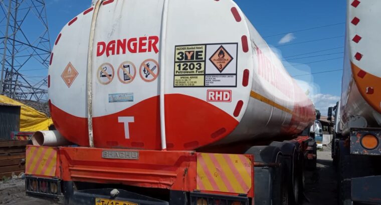 TANK MBILI (2) ZA MAFUTA,ZINAUZWA,TZS.96 MIL,DA