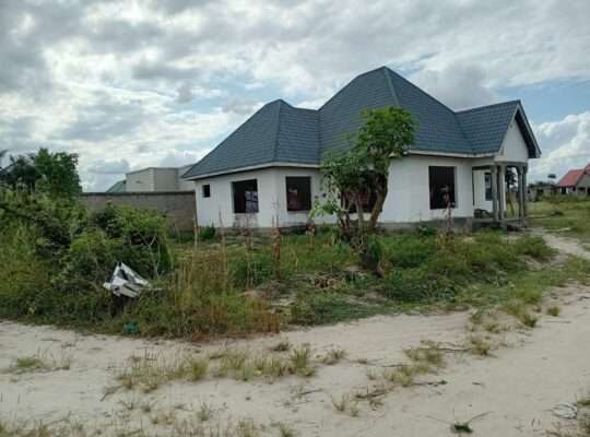 NYUMBA YENYE HATI INAUZA BANK,TZS.72 MIL,BUYUNI